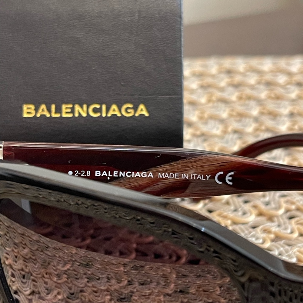 Balenciaga
Square Sunglasses - Picture 2 of 7
